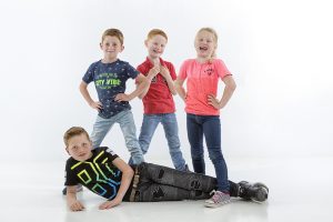 Kinderen in studio witte achtergrond